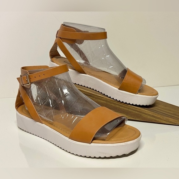 🛍️PIERRE DUMAS Tan ankle strap platform sandals size 7‎ - Picture 2 of 10